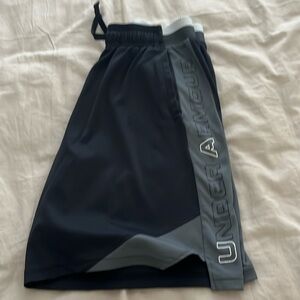 UA shorts Youth Large